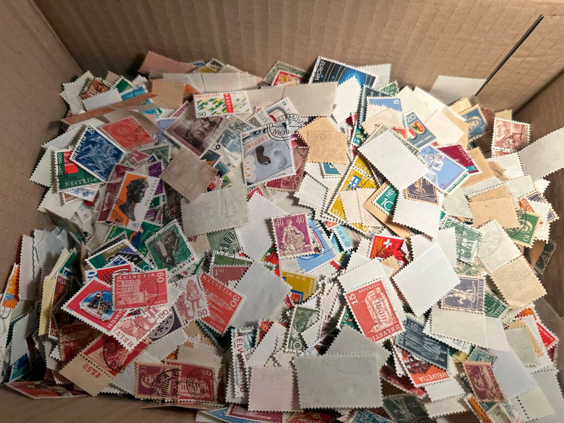 Tutti i francobolli: Karton mit Briefmarken Schweiz - Sammlung – Usato da Stettfurt venduto da 2442 4