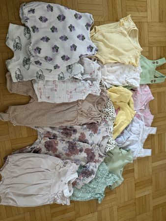 Babykleidung 25 Teile Grösse 56/62 Super Zustand