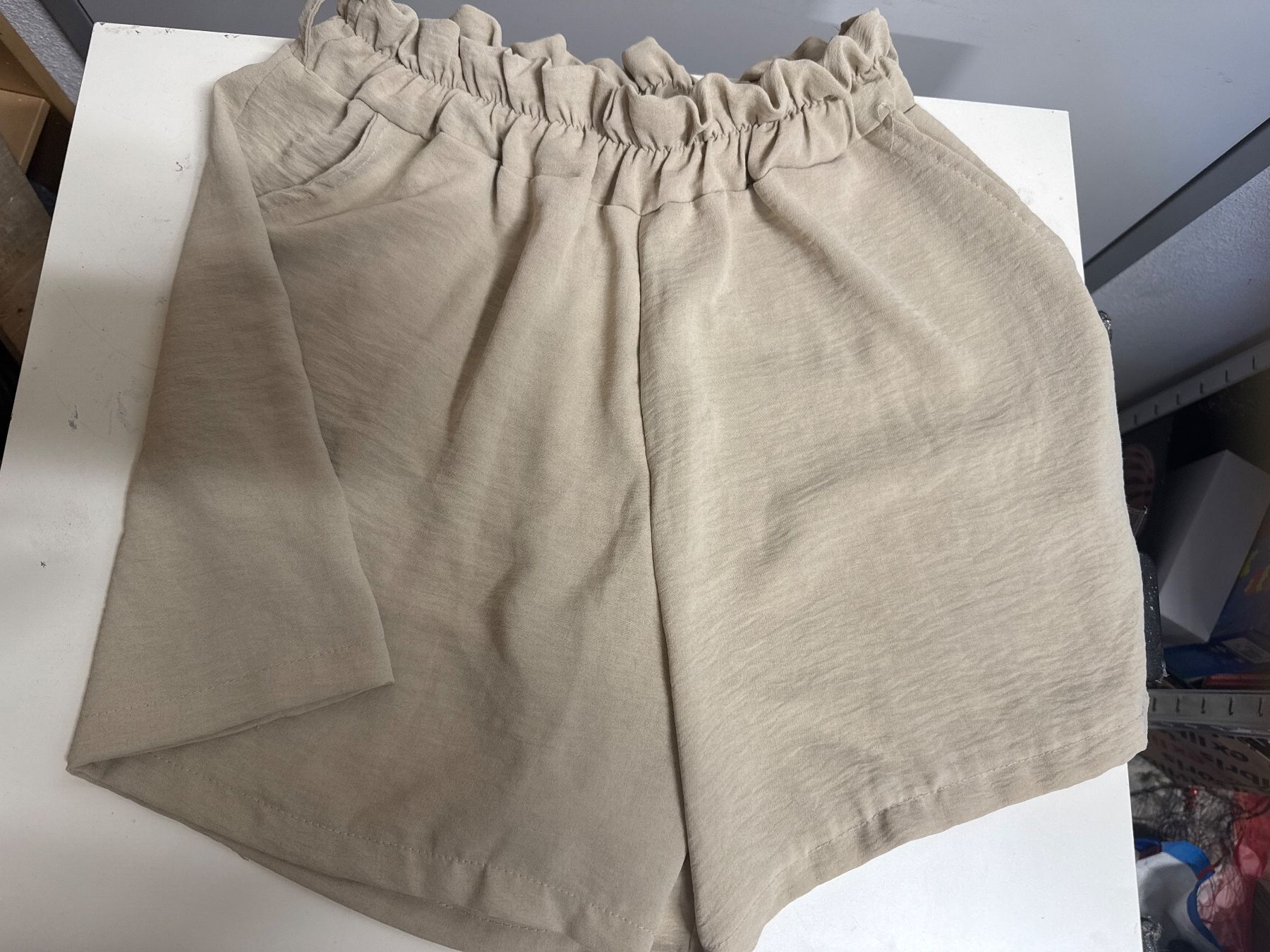 Pantalons: dünne, feine lockere Damenshorts L – D'occasion à Amriswil par used2use 1