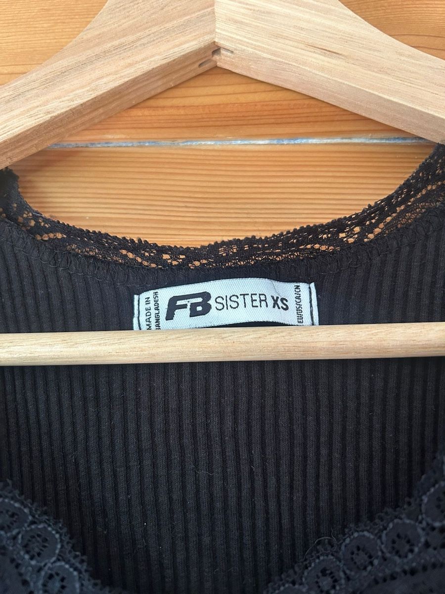 Top: Schöns Top XS, schwarz mit Spitze – Usato da Frauenfeld venduto da lin_77m9 2