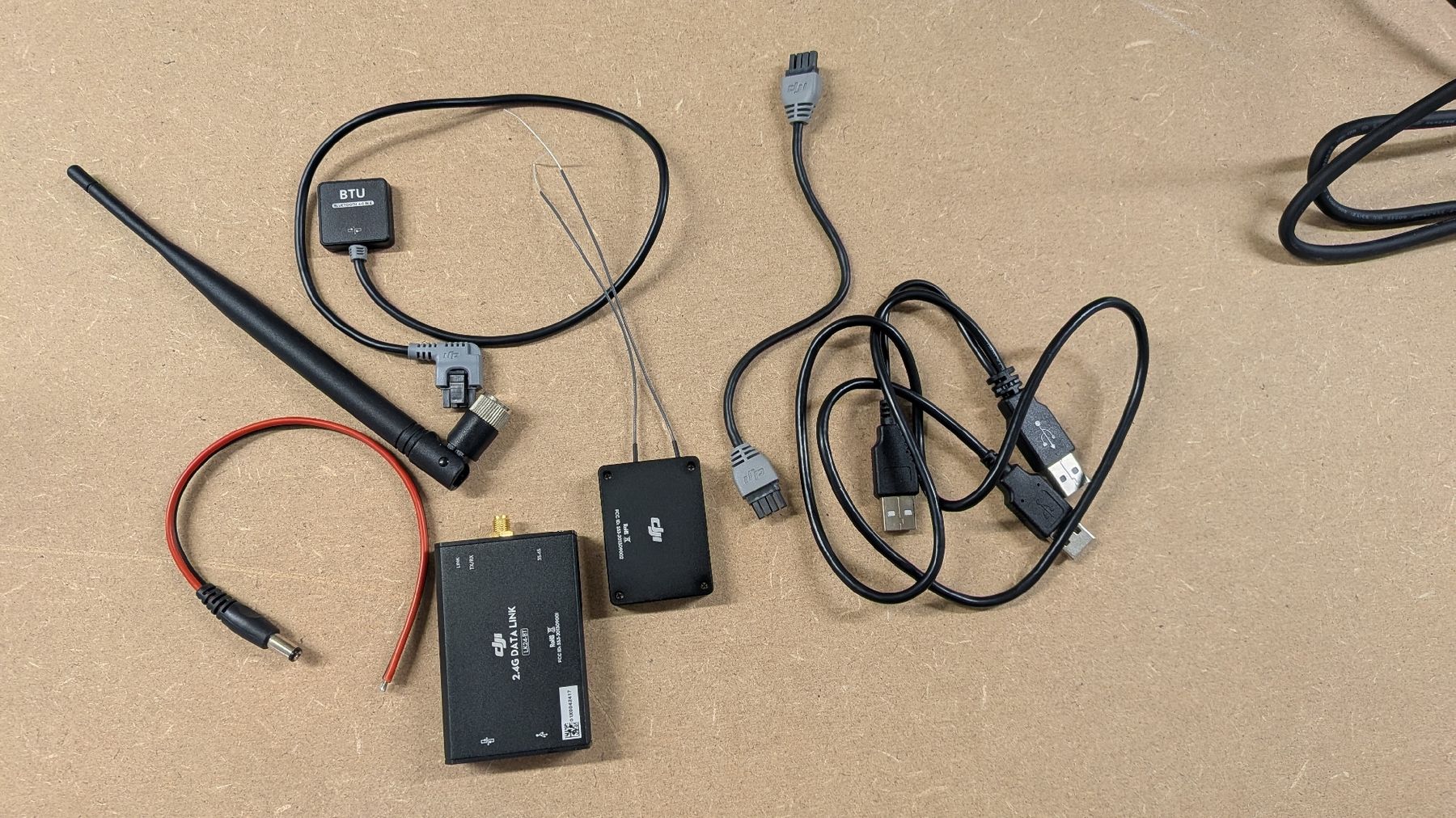 DJI RC Modellbau: DJI 2.4G Data Link LK24-BT module Wireless pour bricoleur – Gebraucht aus La Tour-de-Peilz von Multiverse 2