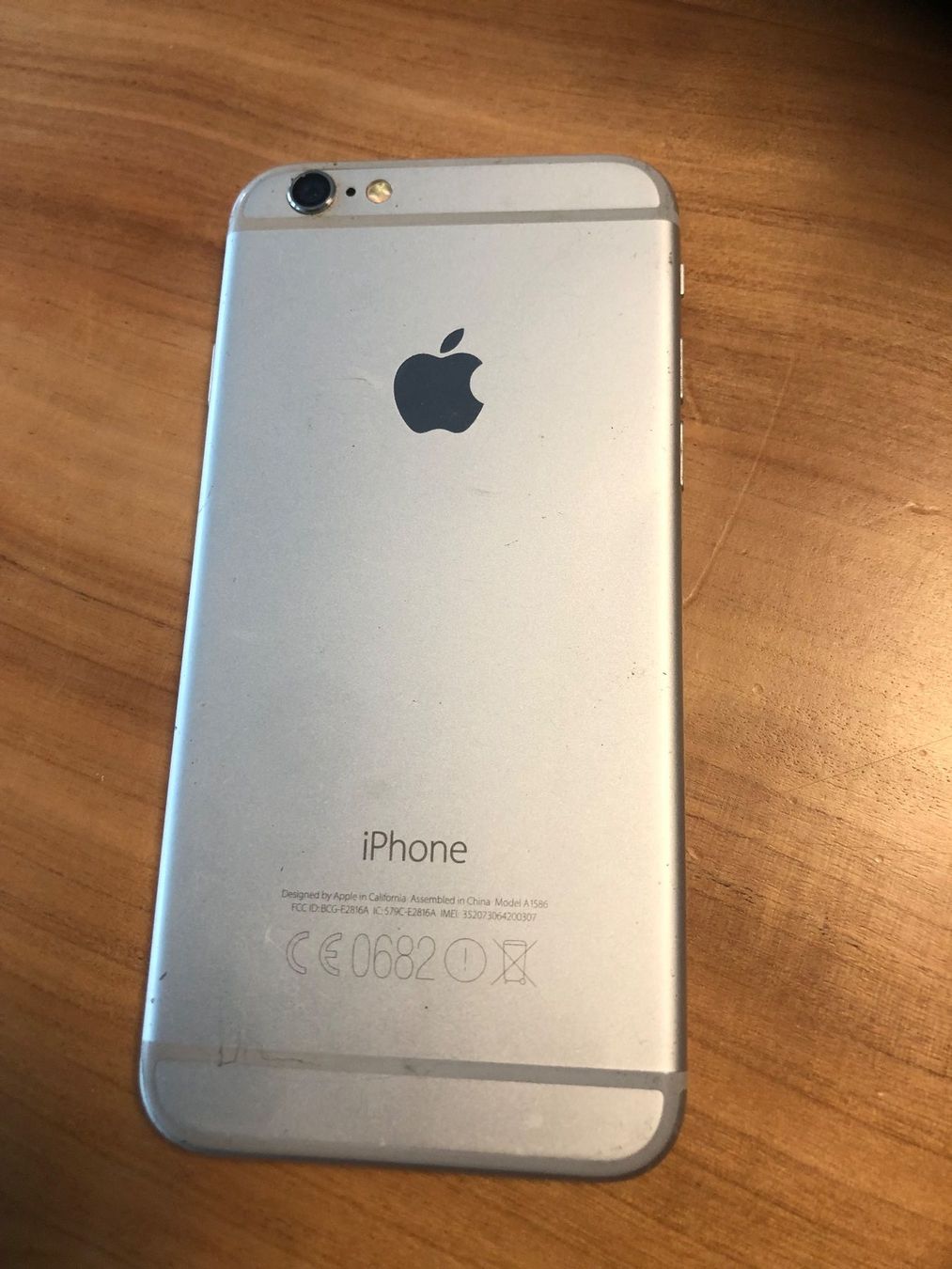 Apple Telefoni cellulari / Smartphones: iPhone 6 Silber - Defekt Display - Ersatzteile! – Usato da Kaltbrunn venduto da lagone1