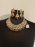 Festliches Schmuckset mit Ohrringen und tikka