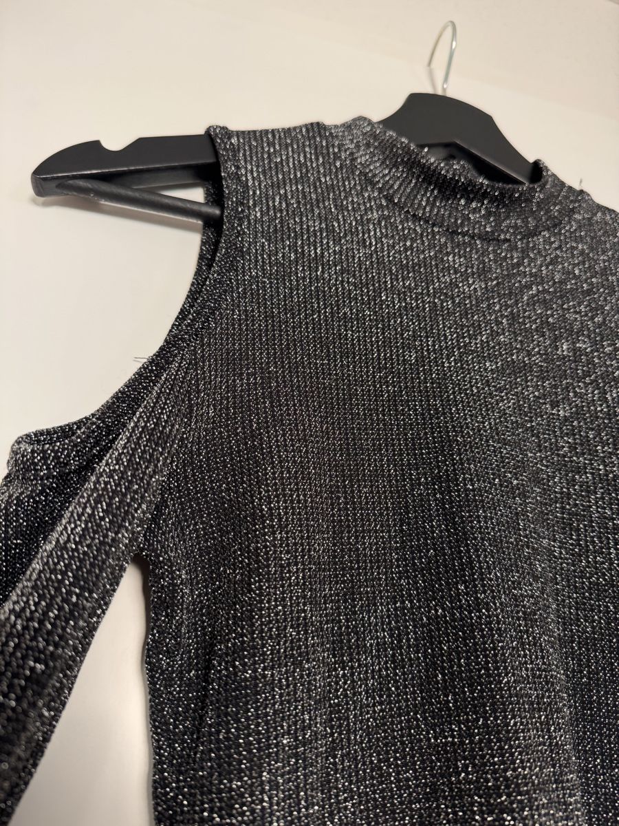 Top: Pullover Cold Shoulder Shiny Size S – Usato da Dübendorf venduto da ClaraS. 1