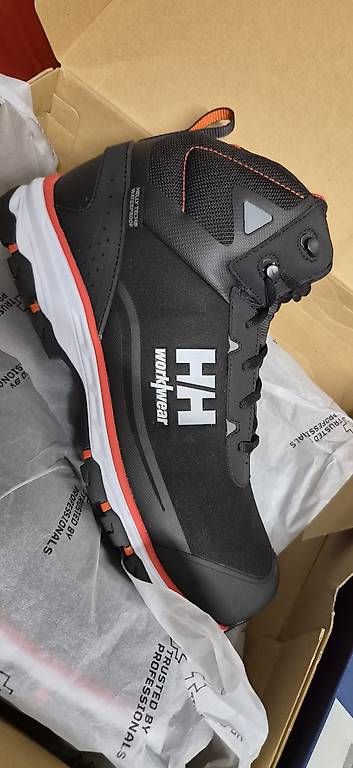 Scarpe da uomo: Scarponi da lavoro o montagna  – Usato da Camorino venduto da Fabiopu 1