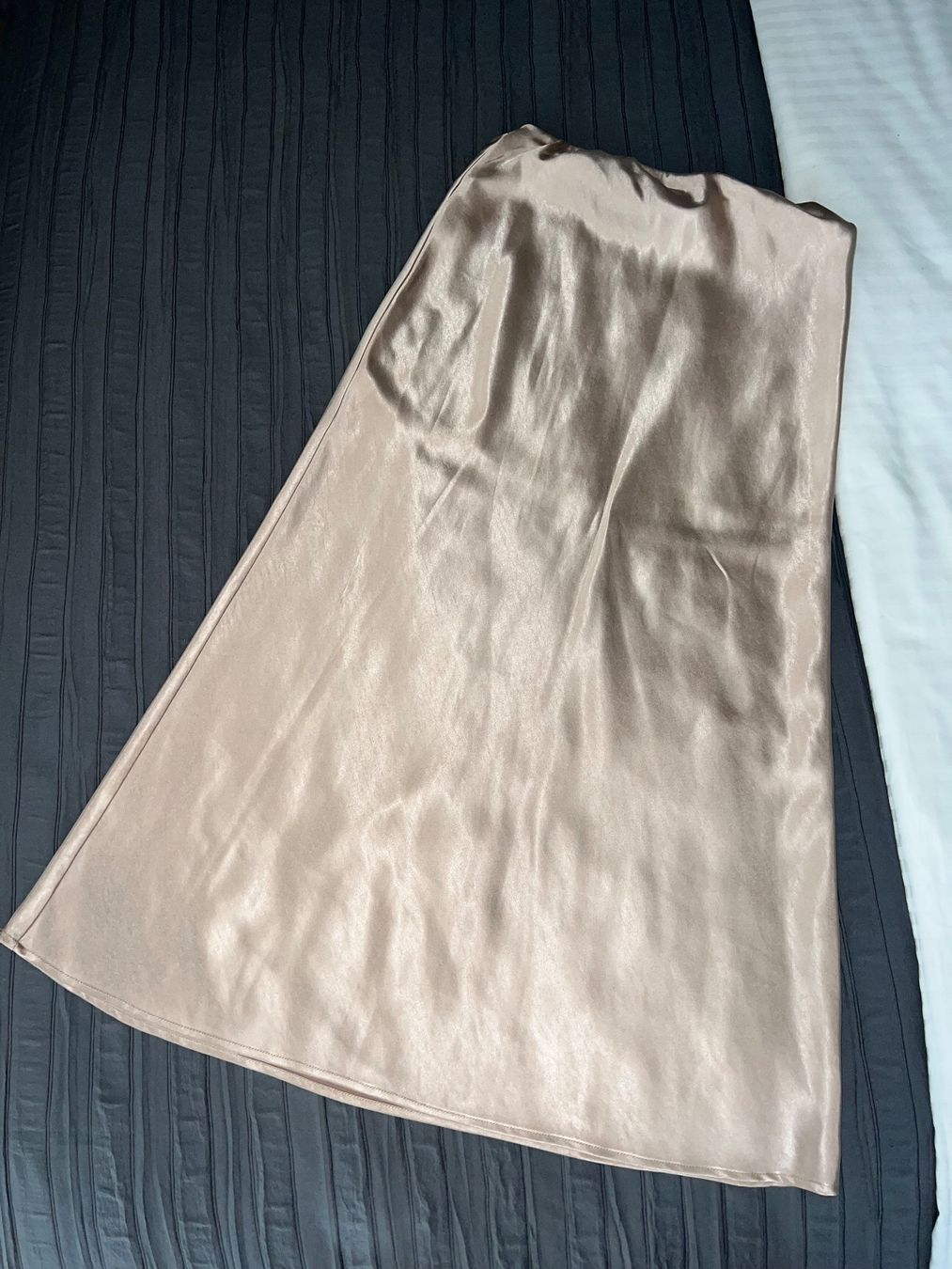 Mango Röcke: Mango satin skirt – Gebraucht aus Adliswil von nat_7q7l 2