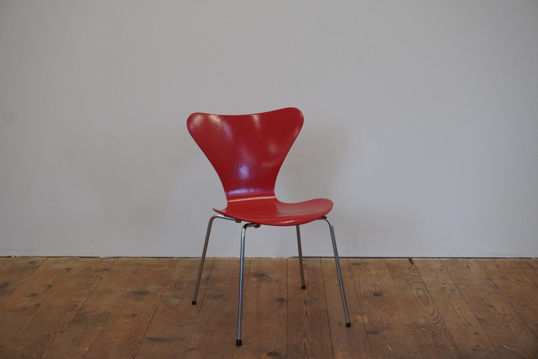 Fritz Hansen Stühle: Fritz Hansen Serie 7 rot 3107 Arne Jacobsen – Gebraucht aus Bad Zurzach von QLASSIQ 1