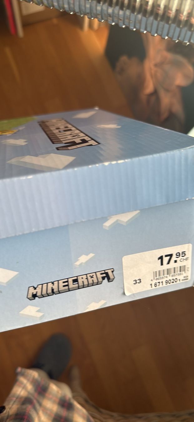 Dosenbach Chaussures garçon: Minecraft Hausschuhe Kinder Grösse 33 Neu – Neuf avec emballage d'origine à Schöftland par M.B.Dudart 3