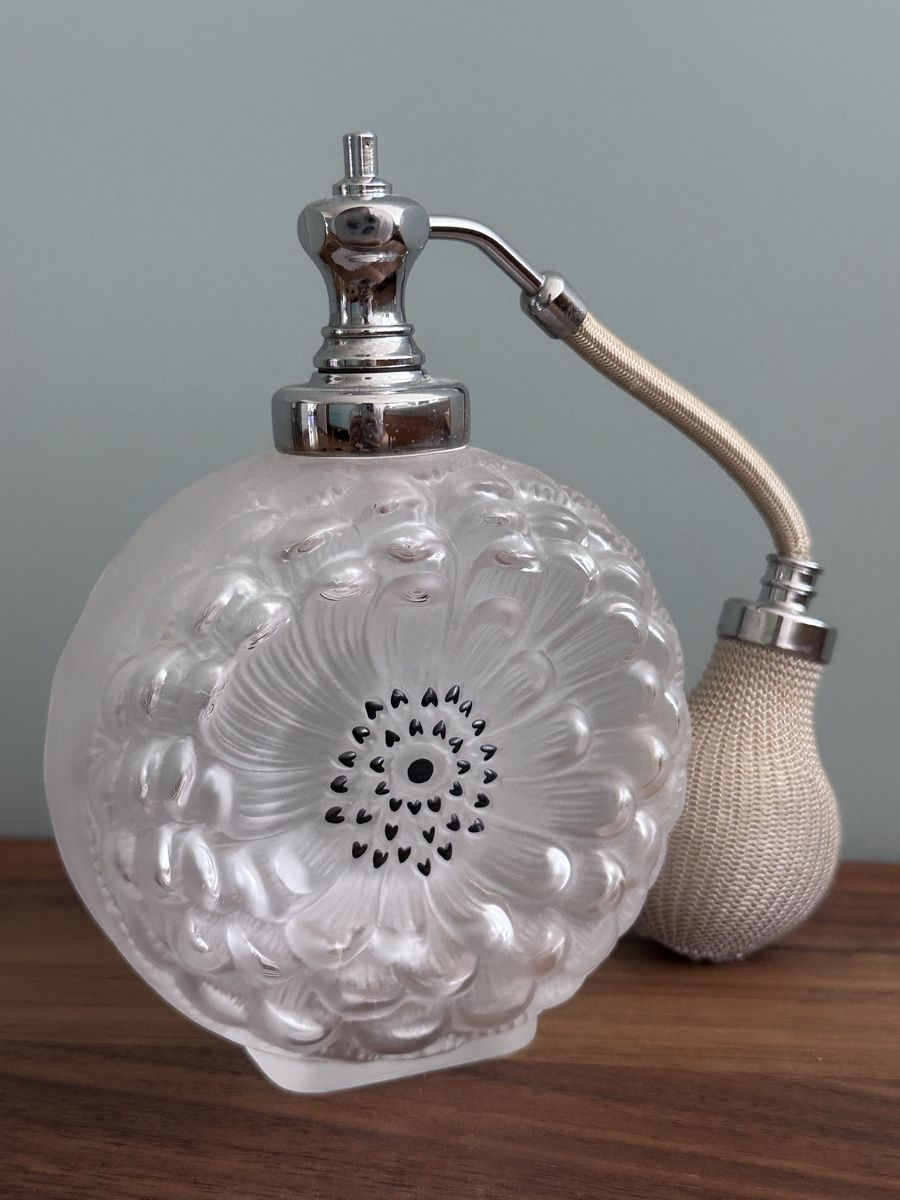 Lalique Flaconi: Lalique Perfume Bottle – Difettoso da Zürich venduto da Ddechkovd 1