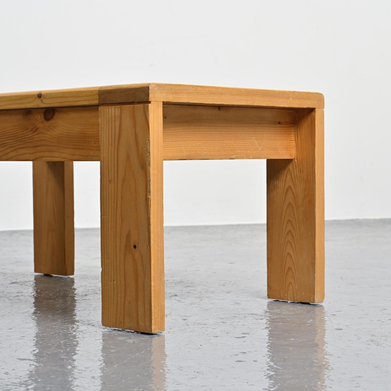 Tavoli: Table basse Les Arcs pour Charlotte PERRIAND, circa 1970 – Usato da VILLEURBANNE venduto da PATEREDELAGANDOUZE 2
