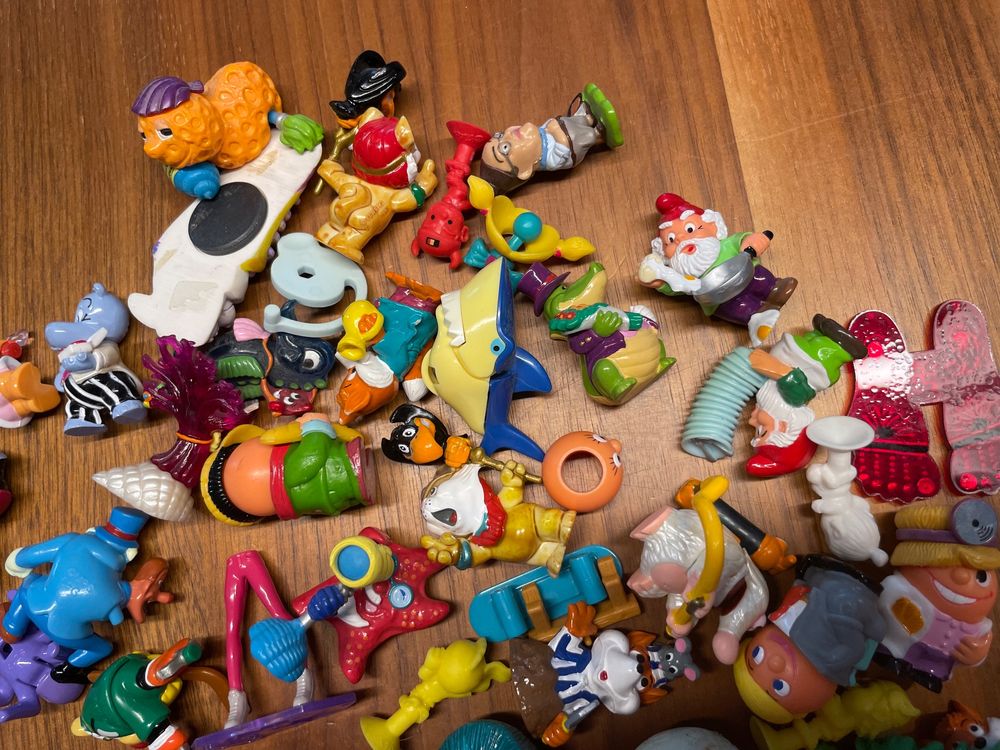 Verschiedene Figuren Kinderüberraschung 3