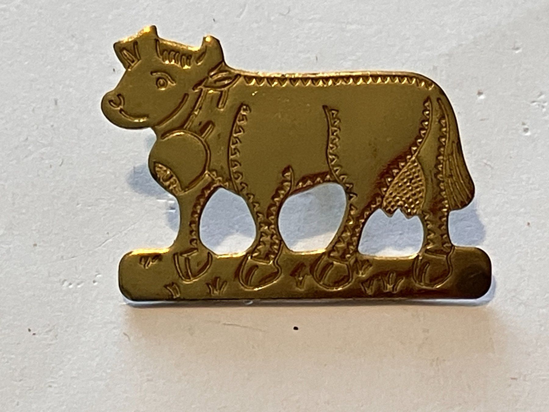 Plaketten & Abzeichen: 1 Pin Kuh goldfarben – Gebraucht aus Basel von djwwpp