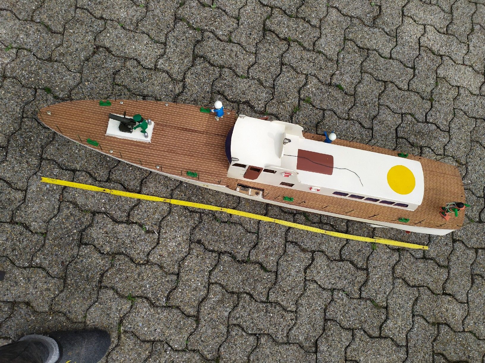 Modellismo RC: Model Ship - Perfect for Summer Fun! – Usato da Hinwil venduto da Ehretstock8 7