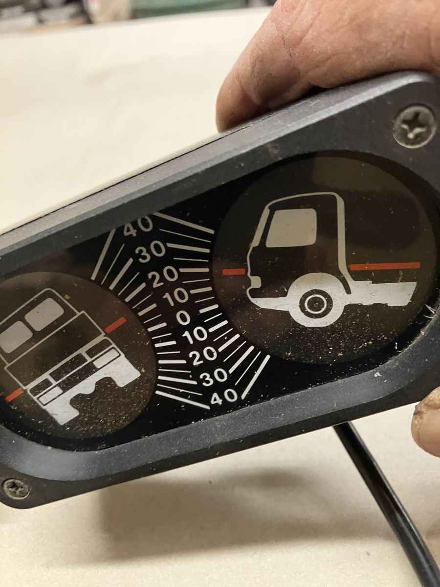 Sonstiges Fahrzeugzubehör: Analoge Neigungsanzeige – Gebraucht aus Veltheim AG von Cat12 2