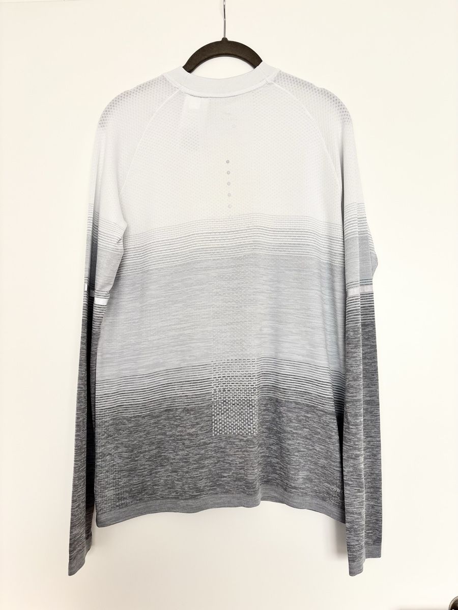 Tops: Nike Dry Fit Langarm grau Gr. M – Gebraucht aus Bottmingen von ana_5hrv 4