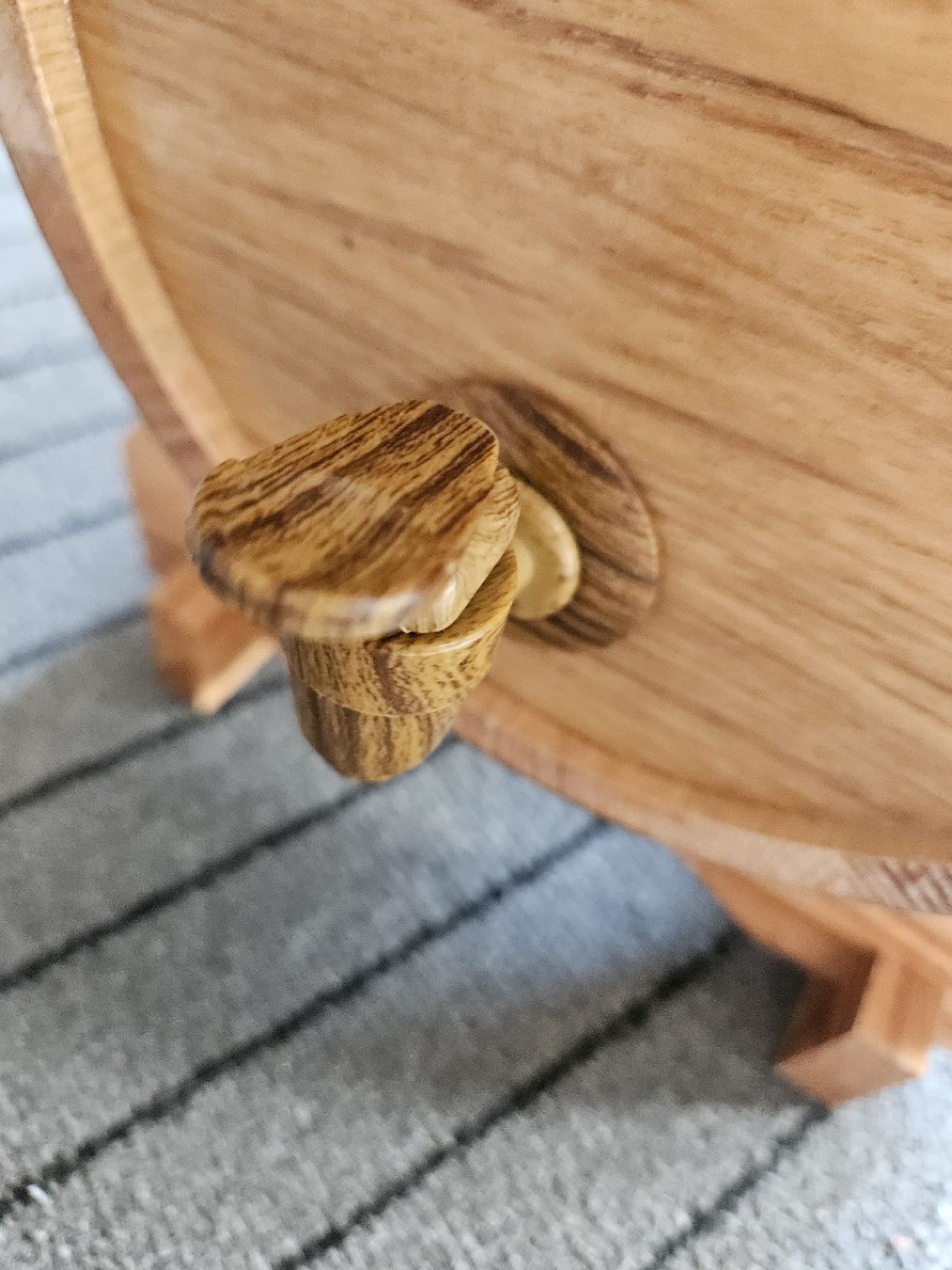 Altro: Holzfass mit Zapfhahn und Ständer Eiche – Usato da Gibswil venduto da Dapi 2