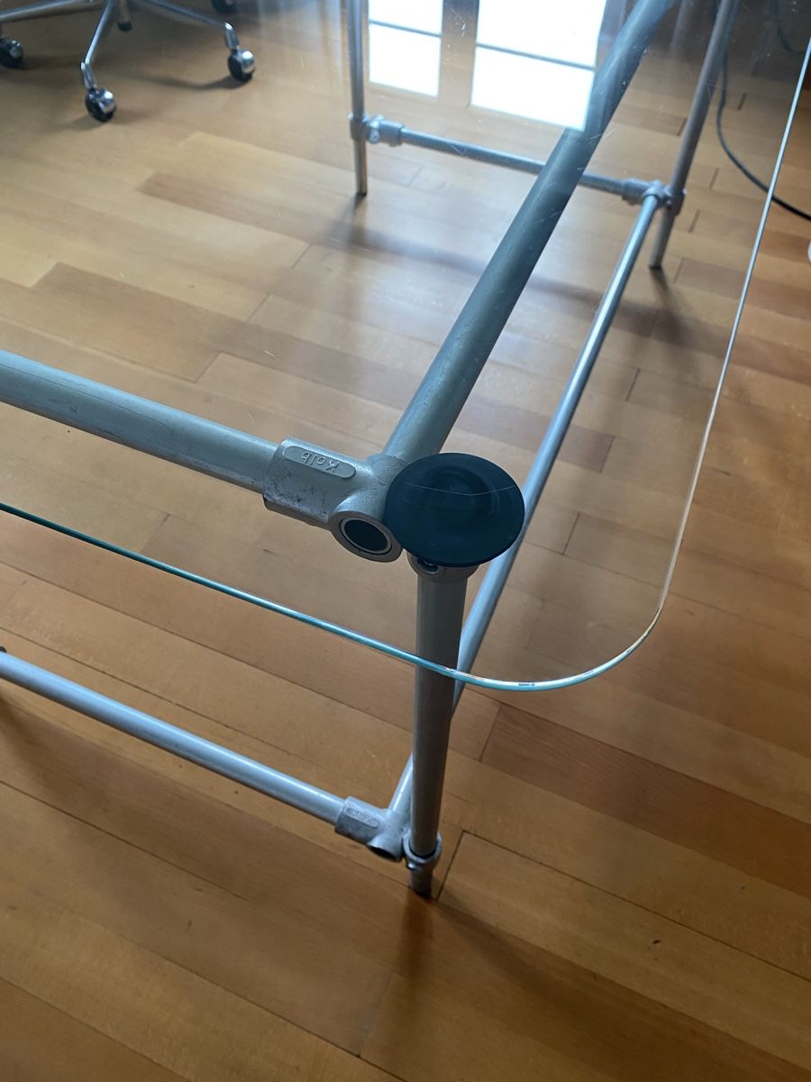 Tische: Moderner Glastisch mit Metallgestell, Top Zustand! – Gebraucht aus Baden von namensalat07 1