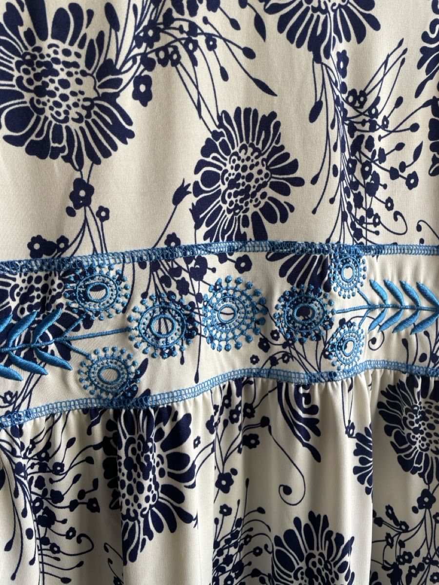 Kleider: Robe dos nu fleuri bleu et blanc – Gebraucht aus Martigny von Lea_lucci 1