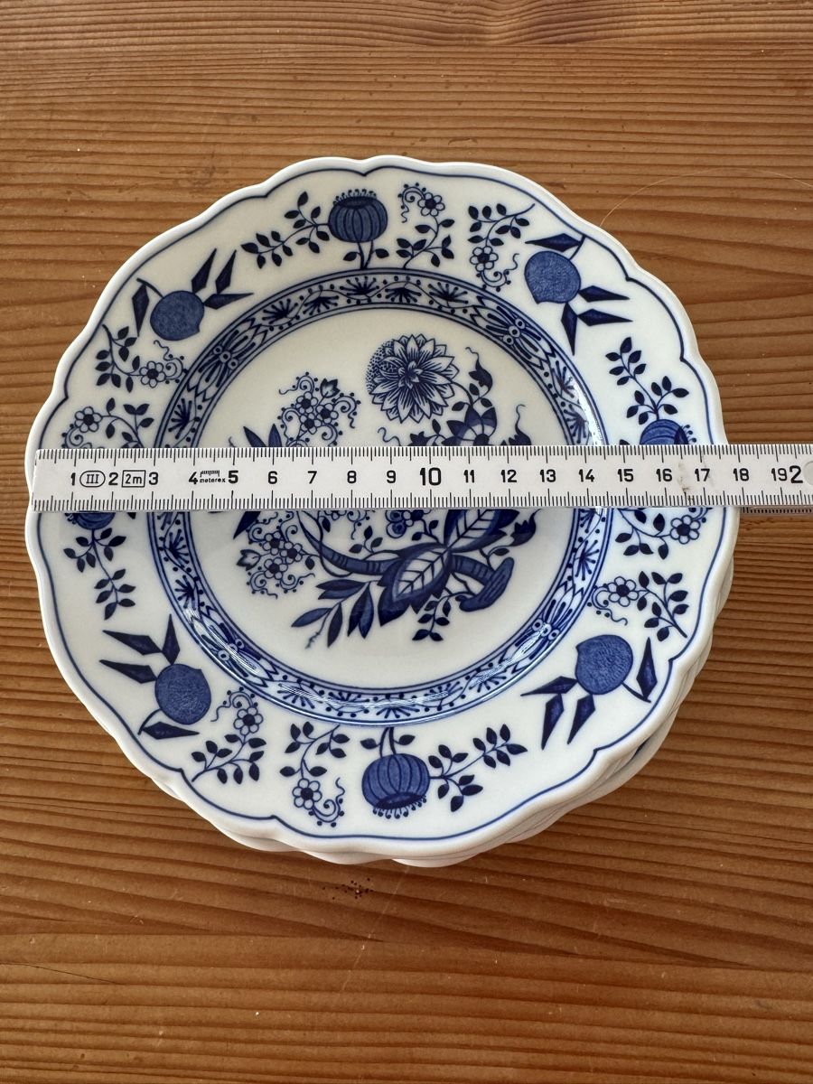 Assiettes: Teller Hutschenreuther Zwiebelmuster  – D'occasion à Lanzenhäusern par Galaa 3