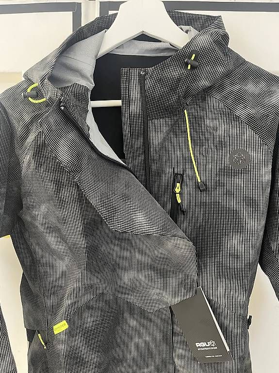Giacche: AGU Regenjacke Damen Gr.M – Usato da Winterthur venduto da Sjo_van_Roo 2