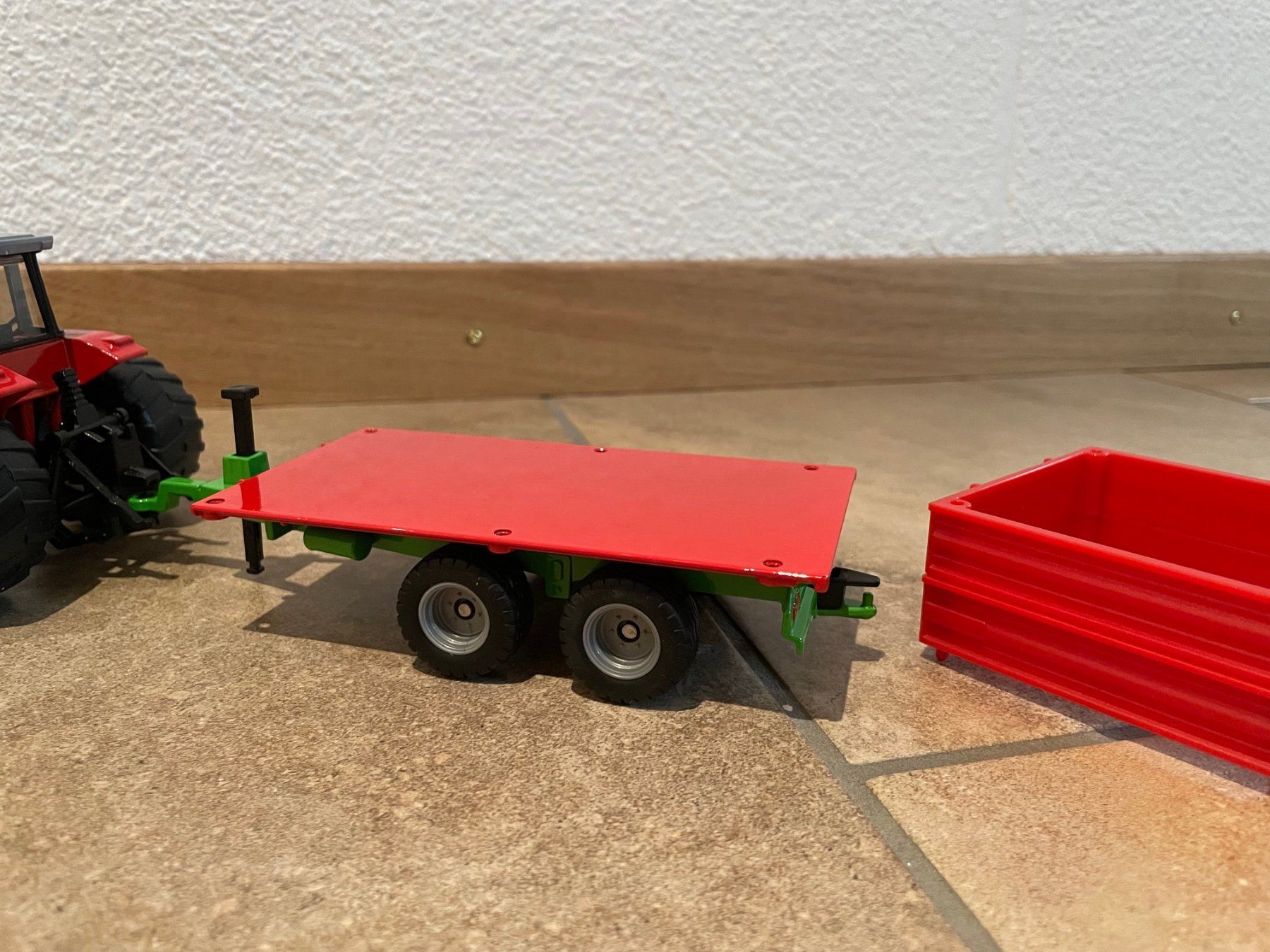 Massey Ferguson Trattori: SIKU Massey Ferguson 4270 mit Kipper – Nuovo e nell'imballaggio originale da Kreuzlingen venduto da Stefan1150 6