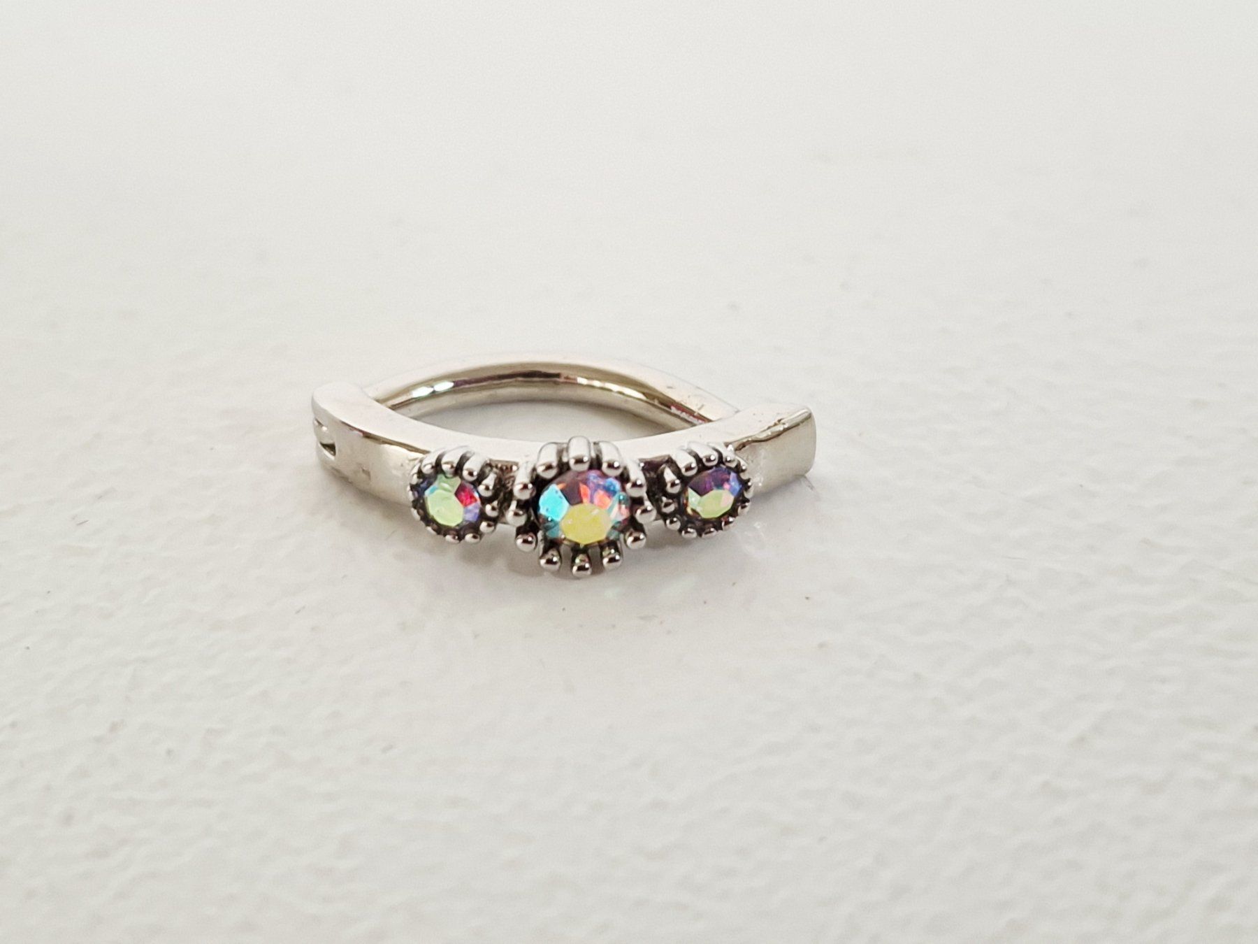Gioielli per piercing: Bauchnabel Piercing mit drei Steinen – Usato da Hallau venduto da CHACLA 2