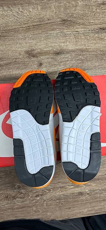 Scarpe da uomo: Nike Air Max 1 NEU & UNGETRAGEN – Usato da Schöftland venduto da MdK3 3