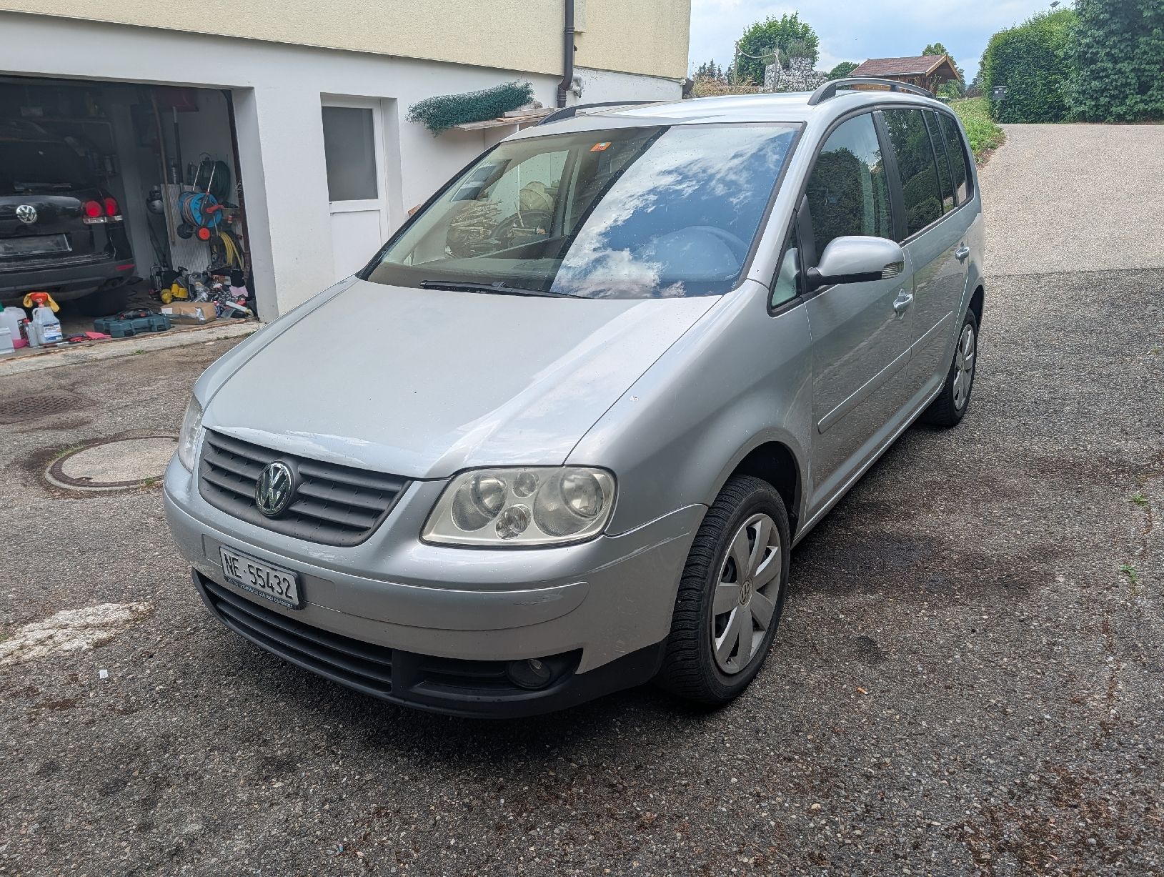 VW Autos: Touran 2.0tdi Automatic – D'occasion à Le Locle par flo_5856