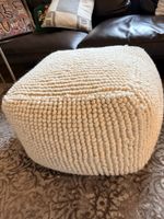 handgewebter Woll-Pouf bzw. Ottoman im Berber-/Bouclé-Stil