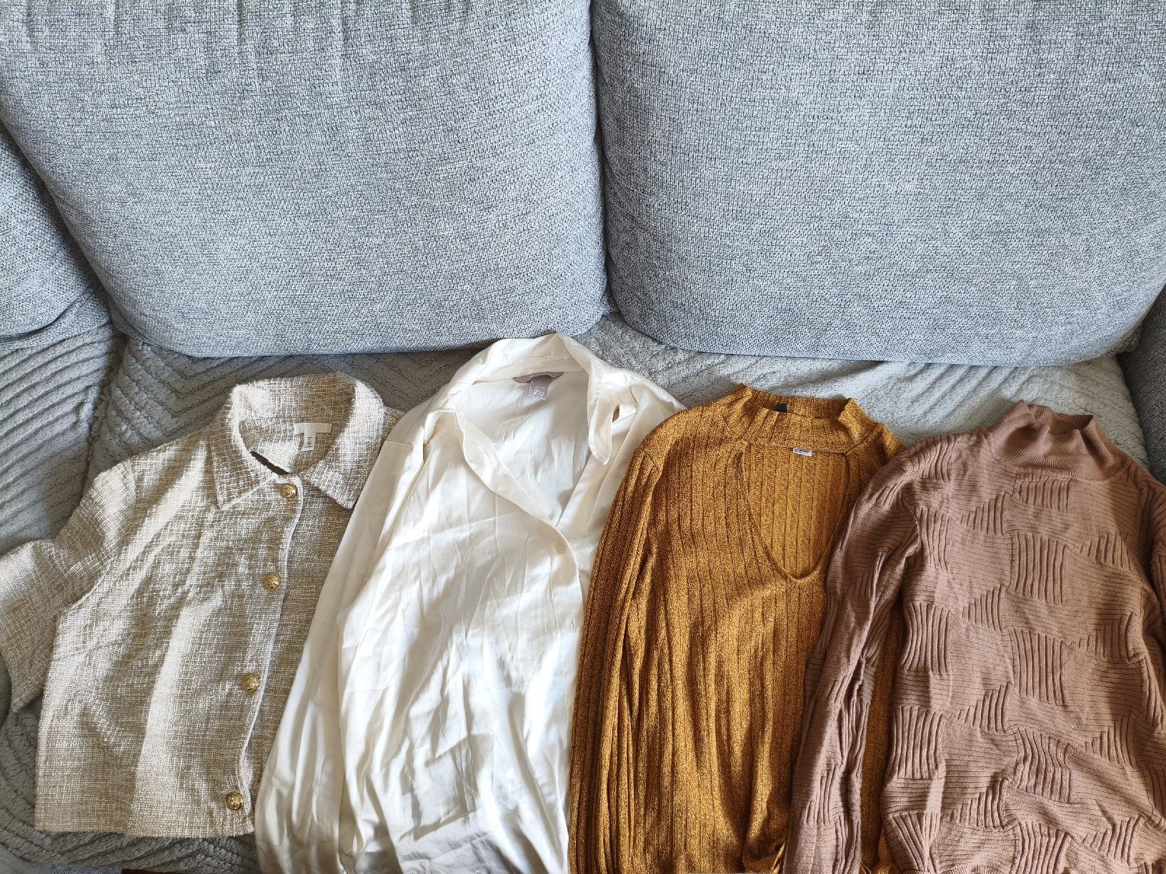 Lotti di vestiti: Lot 4 hauts L – Usato da Lausanne venduto da IseeIceasCream