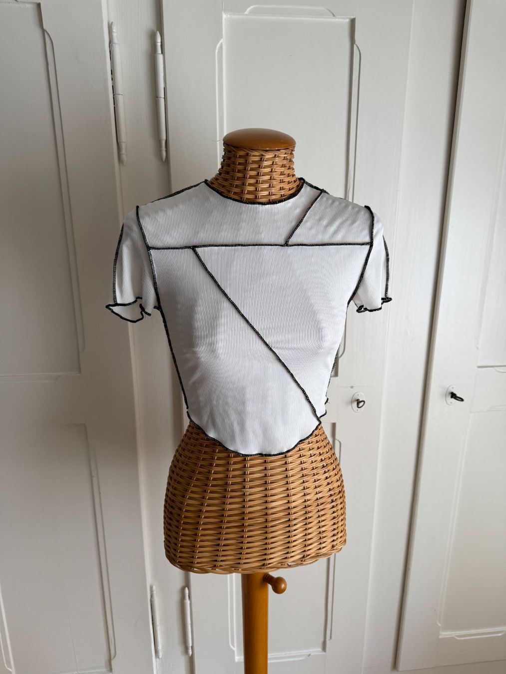 Shein T-shirts: Cropped T-Shirt weiss gerippt 36 – D'occasion à Zürich par Diazaio