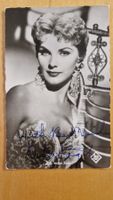 Debra Paget, Original Autogramm auf Postkarte in s/w