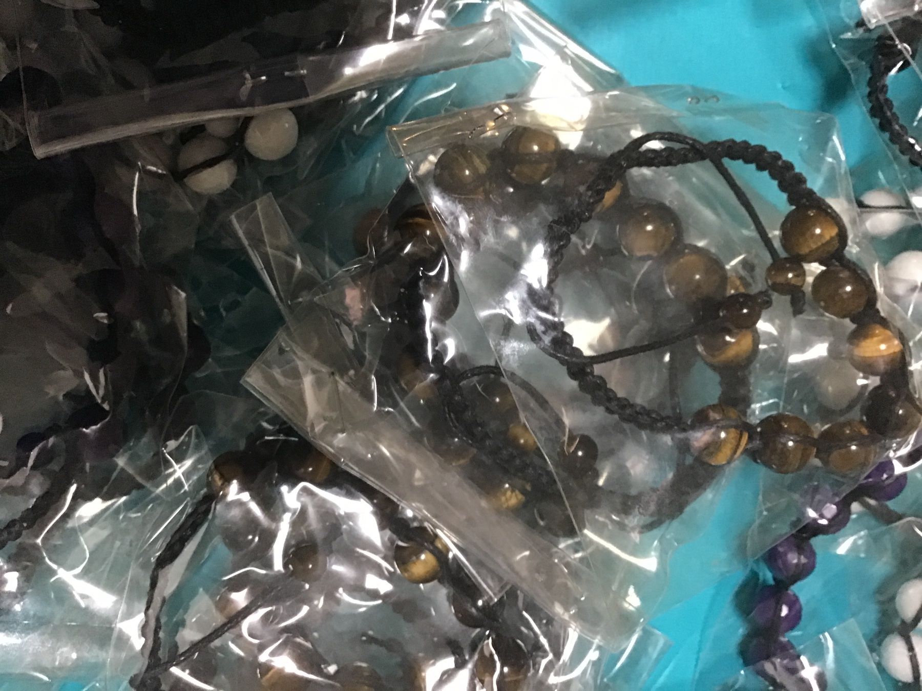 Bracelets: Lot de 56 bracelets shamballa en liquidation – Neuf avec emballage d'origine à Lausanne par topthai