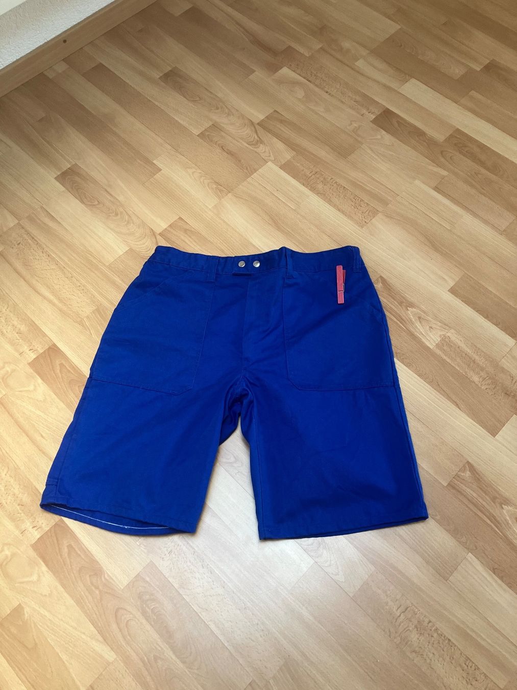 Pantaloni: Arbeitskleidung kurze Hose blau Gr.56 – Usato da Bettwiesen venduto da Zustand57