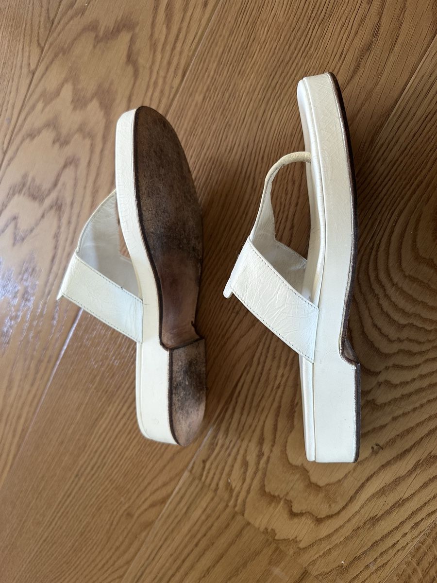 Chanel Chaussures femmes: Vintage Chanel White Leather Thong Sandals – D'occasion à Männedorf par primavera22 1
