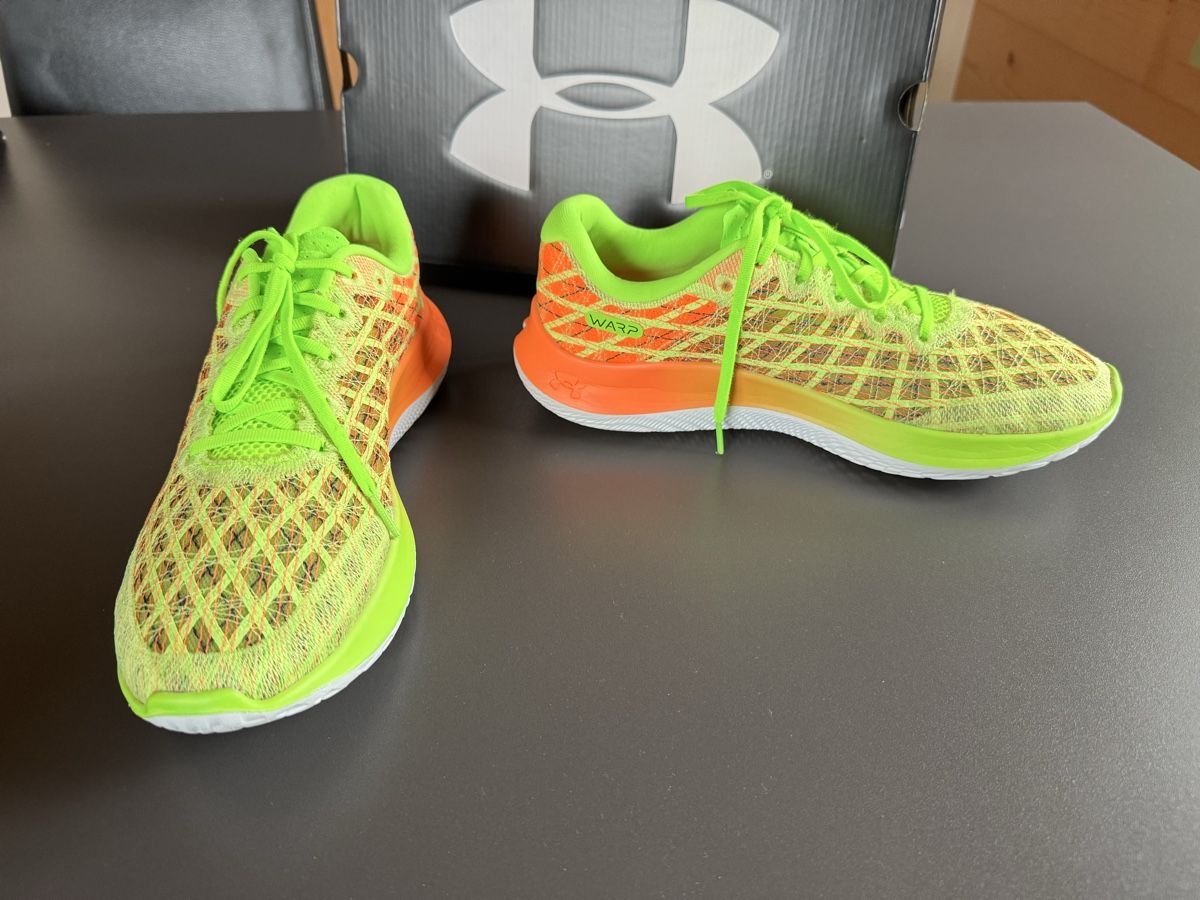 Under Armour Scarpe da uomo: UnderArmour FLOW Velociti Wind 2 NP200.- – Usato da St. Stephan venduto da riverjuren 1