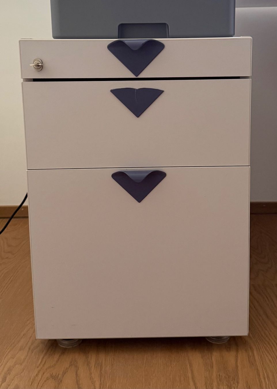 Scrivanie: Schreibtisch weiss, mit Korpus – Usato da Schlieren venduto da Imoda 2