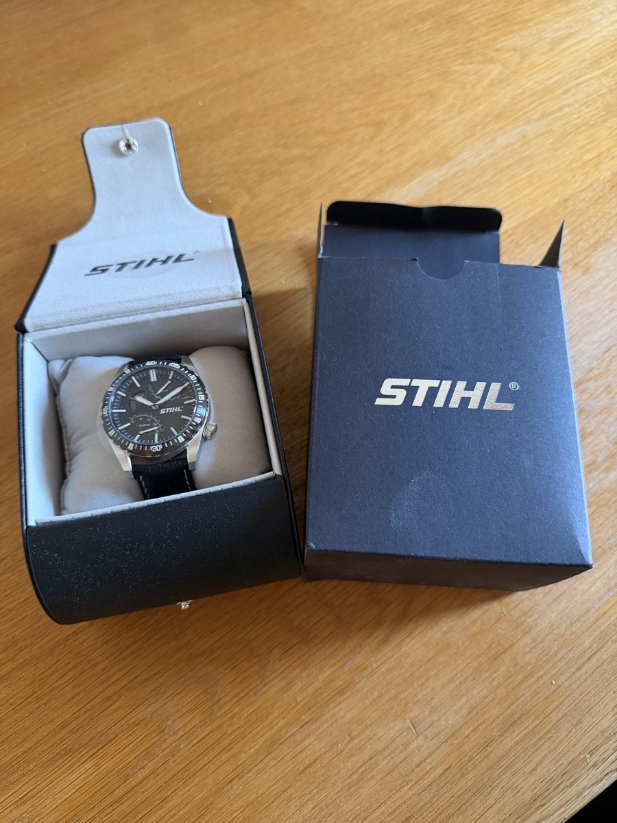 Montres: STIHL Herrenuhr Retrograde – Neuf avec emballage d'origine à Frauenfeld par WegmannHolzprodukte