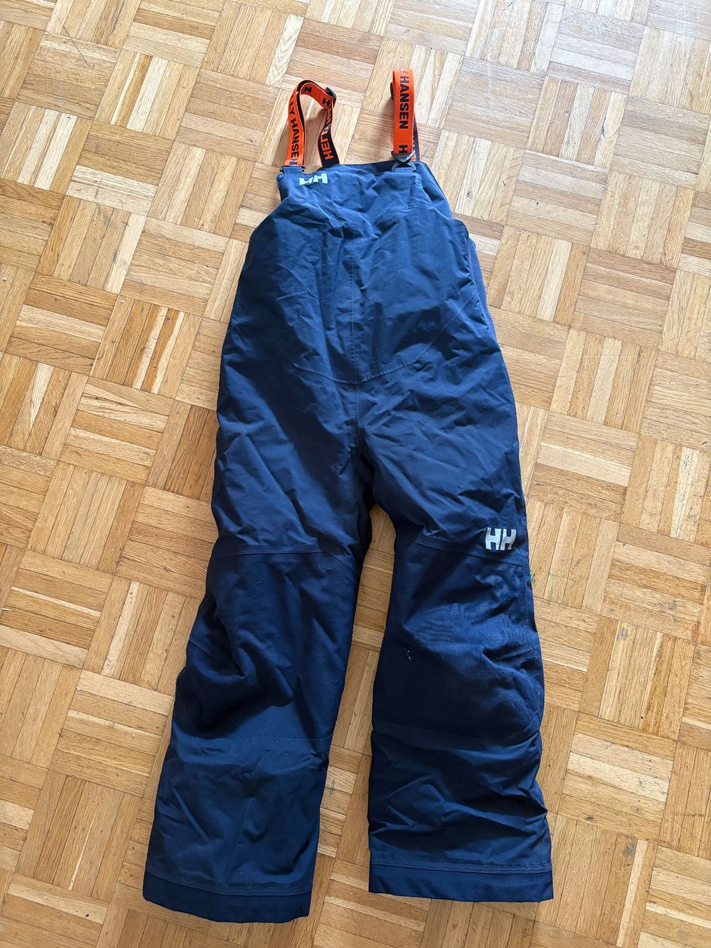 Skis: Helly Hansen Skihose mit Trägern Grösse 128 – Gebraucht aus Schaffhausen von scldogan