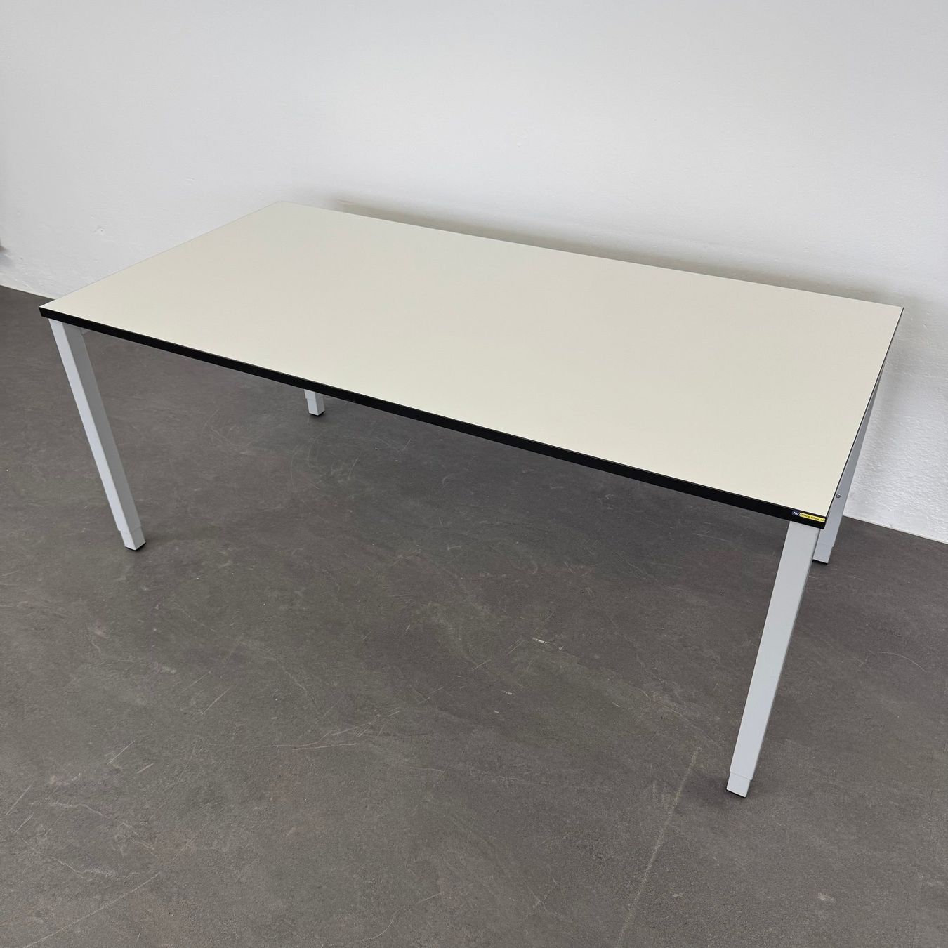 Embru Schreibtische: Embru eQ Vierbeintisch 1800x900 mm – Gebraucht aus Schönenwerd von mcofficeshop 2