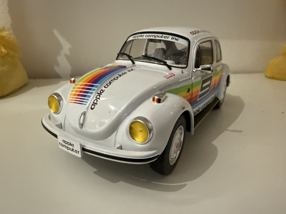 Volkswagen Modellini d'auto: VW Käfer Apple Computer Inc.  1:18 – Nuovo e nell'imballaggio originale da Basel venduto da Zomeg 1