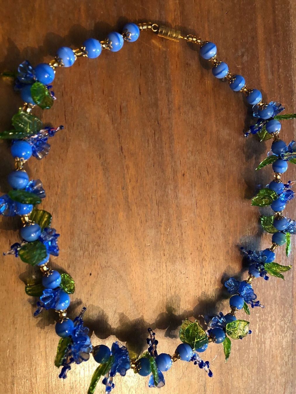 Catenine: GABLONZER GLASBLÜTEN COLLIER.Blaufarben. – Nuovo (secondo la descrizione) da Wald ZH venduto da mlnt 4
