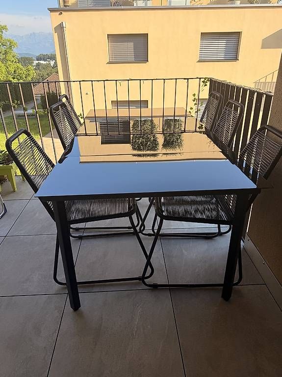 Tables: Glastisch und 6 Stühle – D'occasion à Neuhaus SG par sara.lourenco92 1