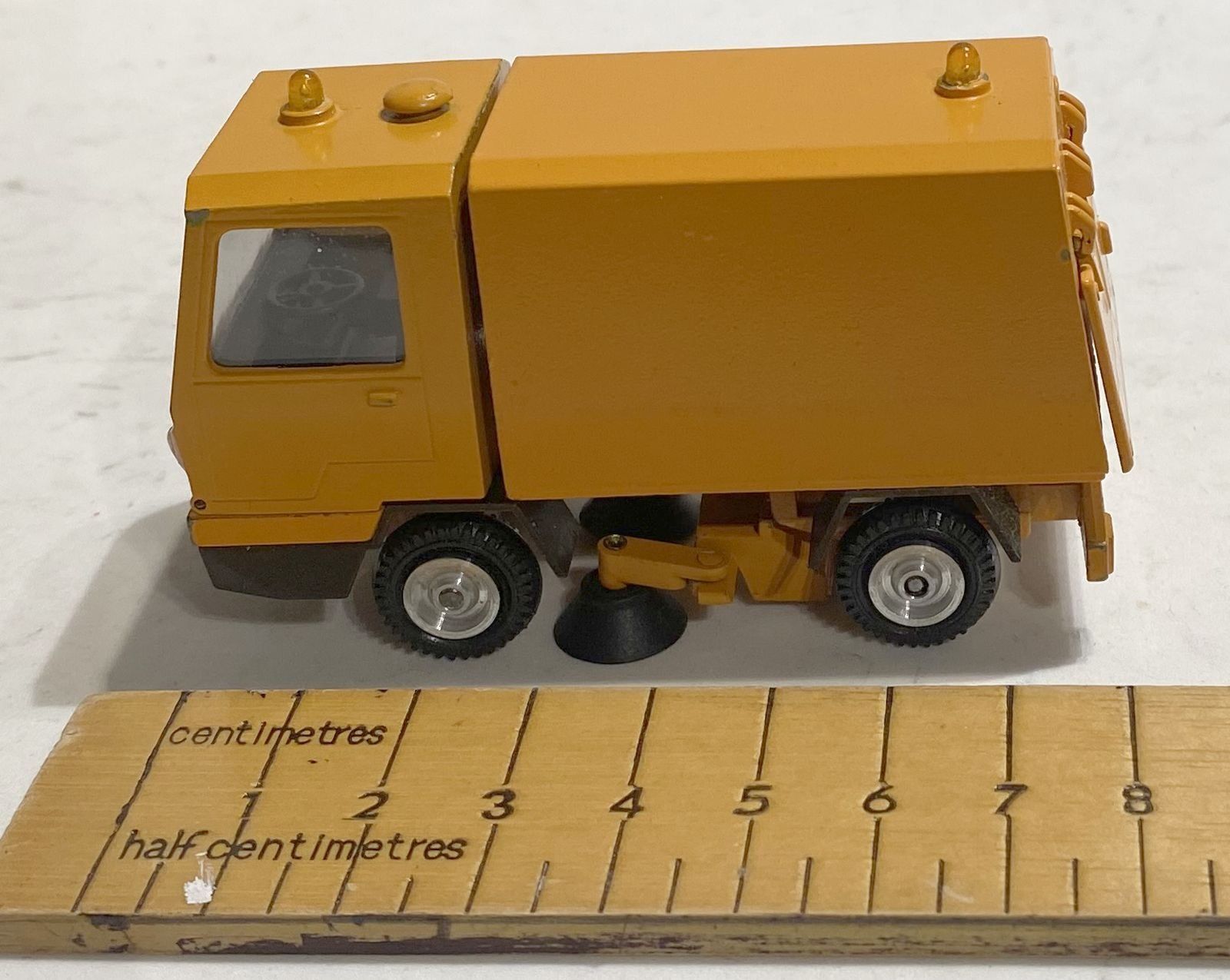 Conrad Modellbausätze & Standmodelle: Conrad 3047 Strassenfeger in OVP – Gebraucht aus Sonceboz-Sombeval von Decolove 2