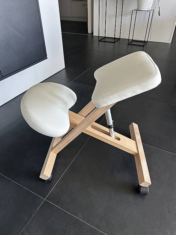 Chaises: Kniestuhl – D'occasion à Utzigen par cat1204