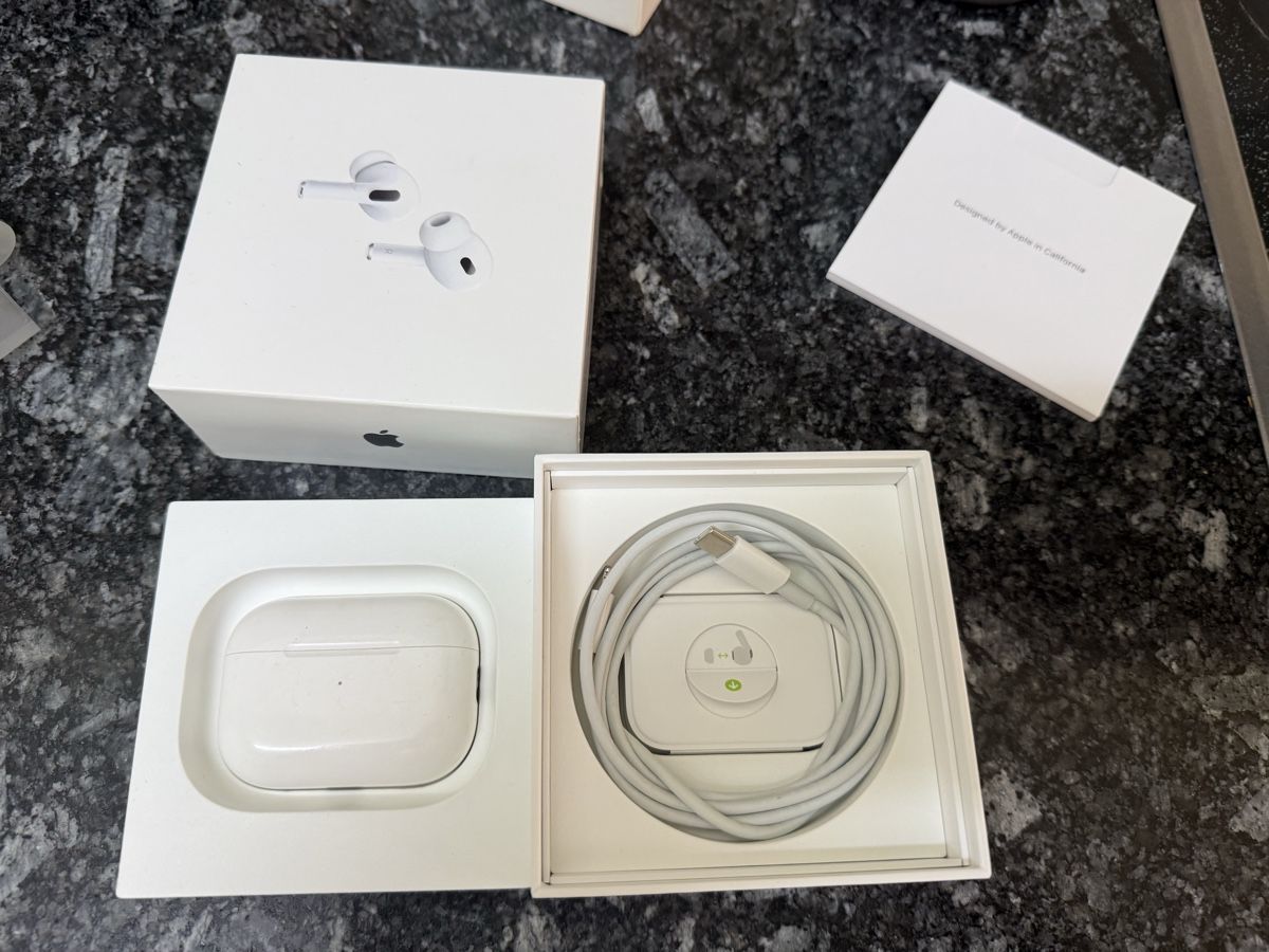 Apple Cuffie: AirPods Pro ( 2nd Generation) – Usato da Embrach venduto da mar_m9rq 3