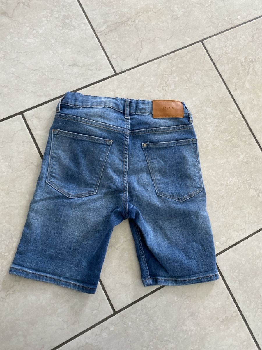 H&M Pantaloni: Jeans Shorts 146 H&M – Usato da Killwangen venduto da Sommer15 2