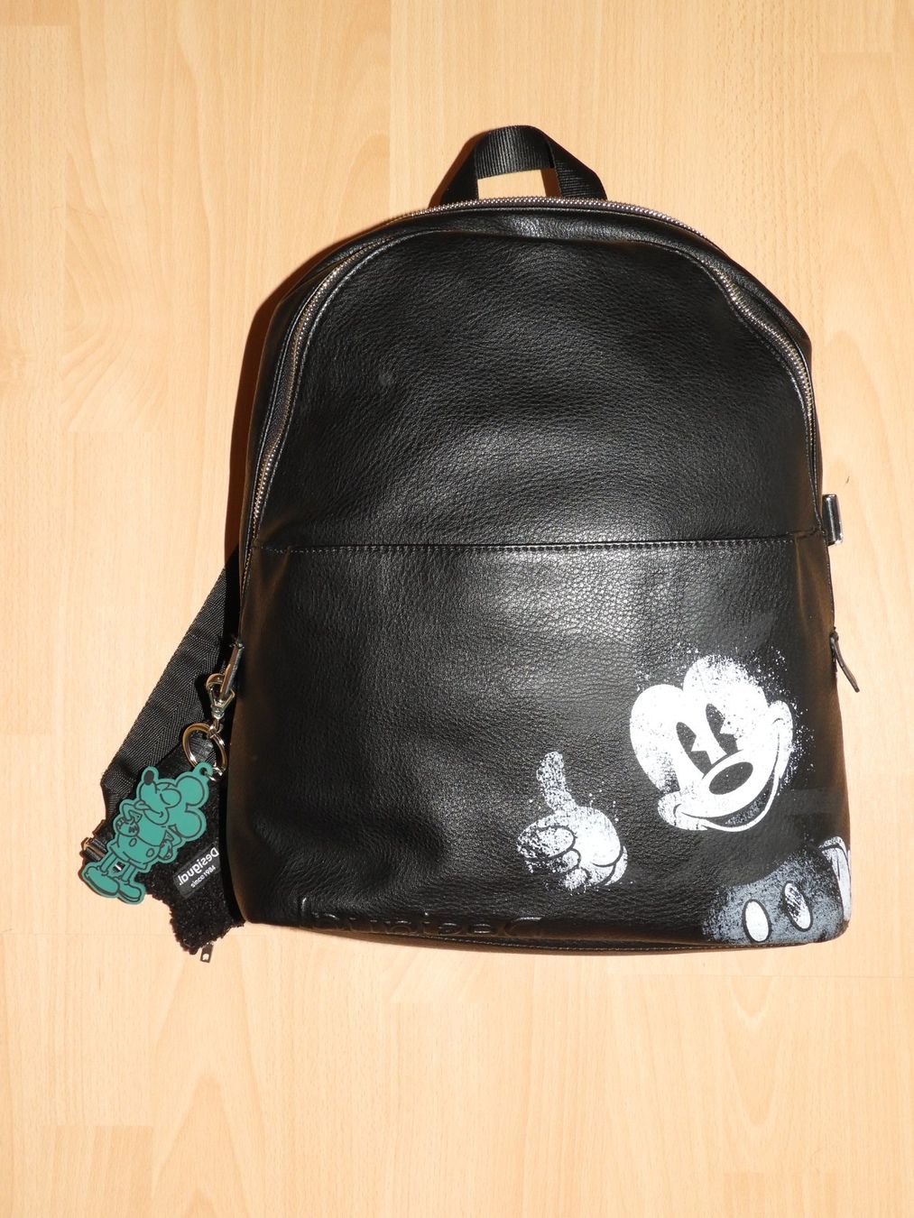 Desigual Zaini: Sac à dos Mickey Desigual - comme neuf! – Nuovo (secondo la descrizione) da Dombresson venduto da sev_bsb8