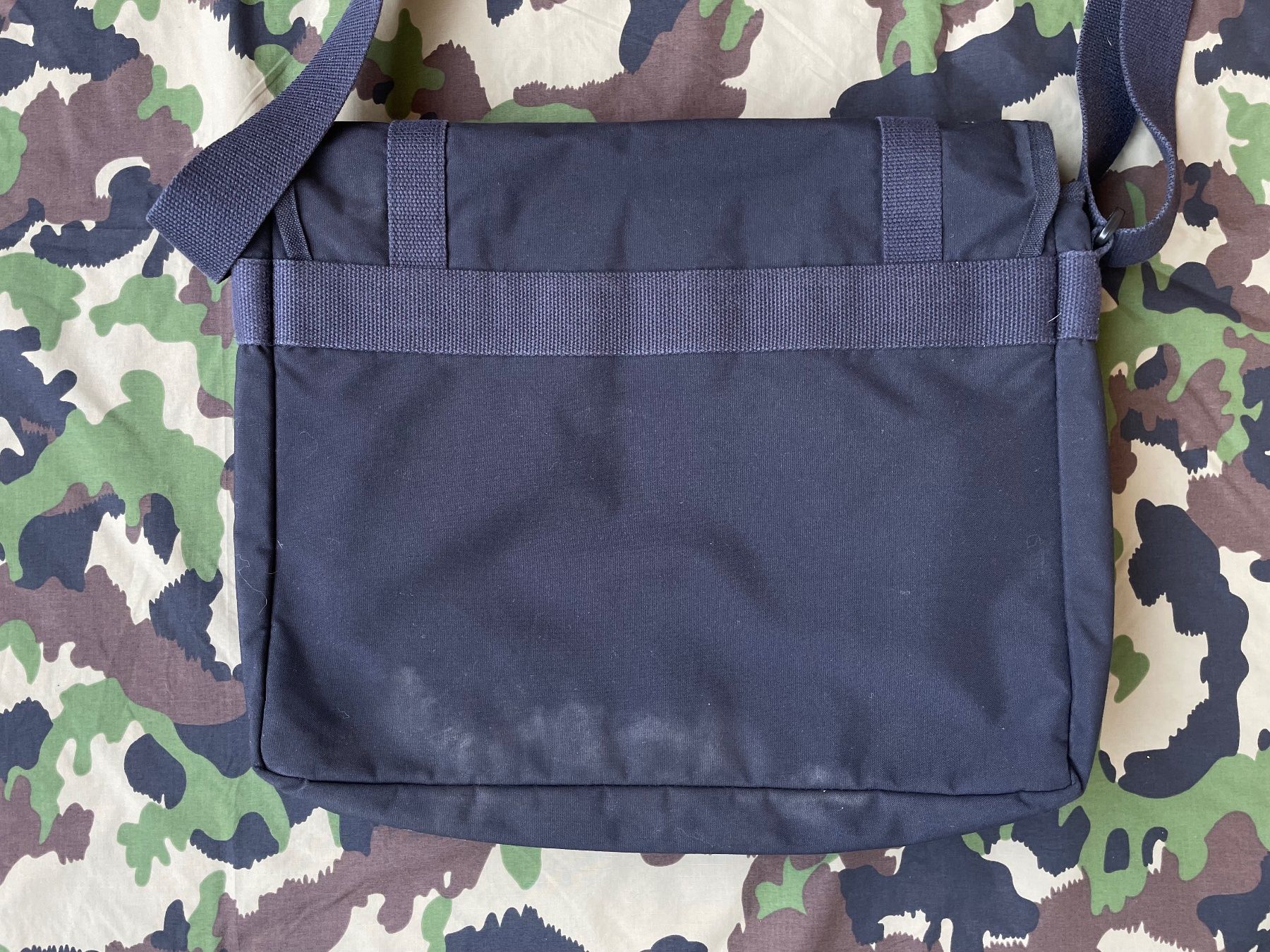 Adidas Borse: Vintage 2004 Adidas Shoulder bag – Usato da Zürich venduto da le_souk 2
