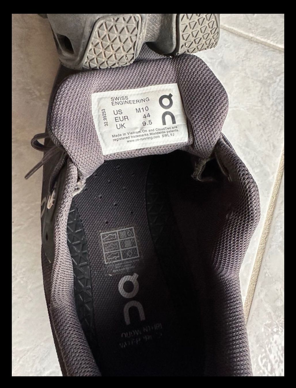 On Herrenschuhe: ON waterproof Laufschuhe gr.44 – Gebraucht aus Uttwil von and_jv28 4